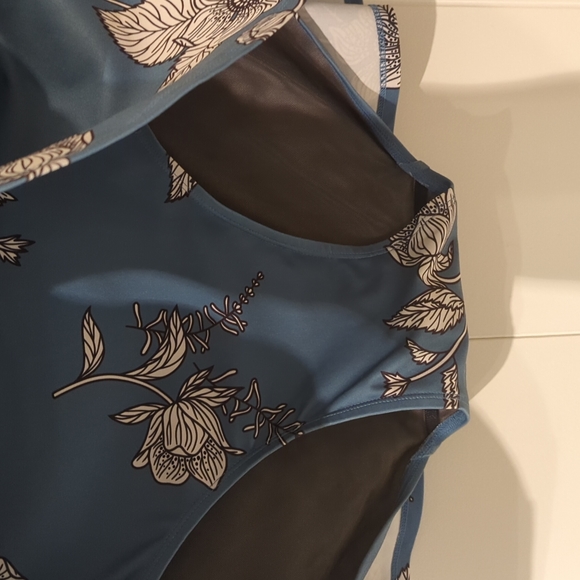 Nettle's Tale swim skirt | Blue Floral | 4X - Picture 7 of 13